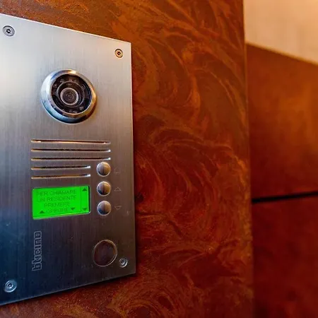 Arcivescovado 7 דירה